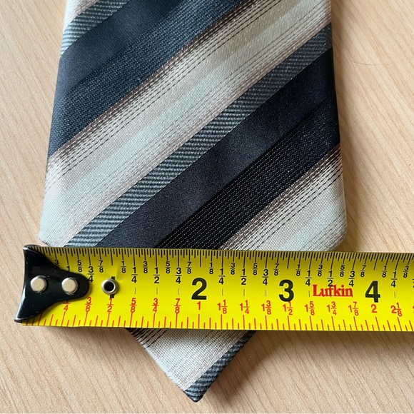 💕2/$30 💕Gianfranco Valentino Striped 100% Silk Tie - Picture 7 of 7